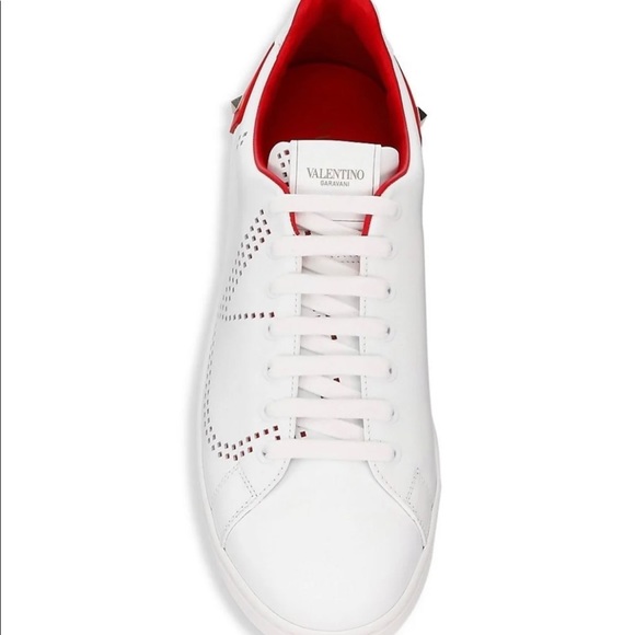 Athletic_Shoes